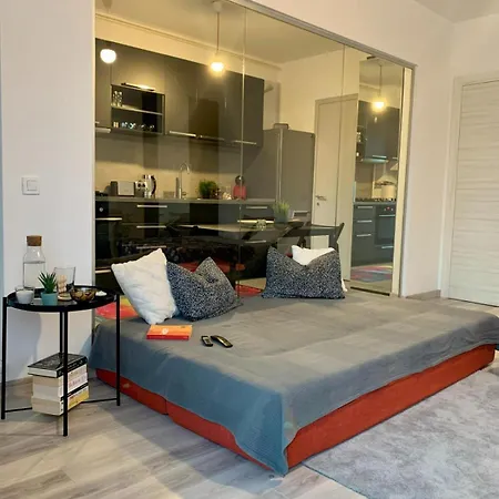 Independence Apartment *